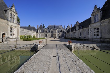 France, Loir-et-Cher (41), château de Villesavin (châteaux de la Loire), la cour d'honneur