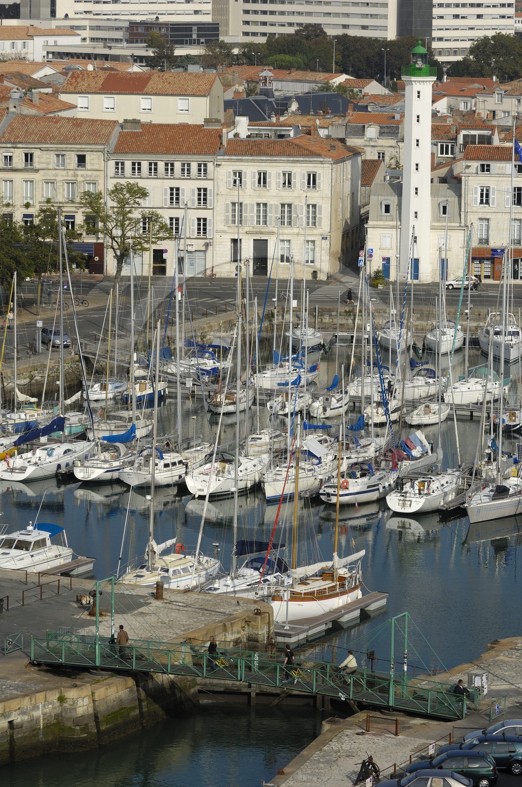 France, Charente-Maritime (17), La Rochelle, le Vieux Port, passerelle du bassin à flot
