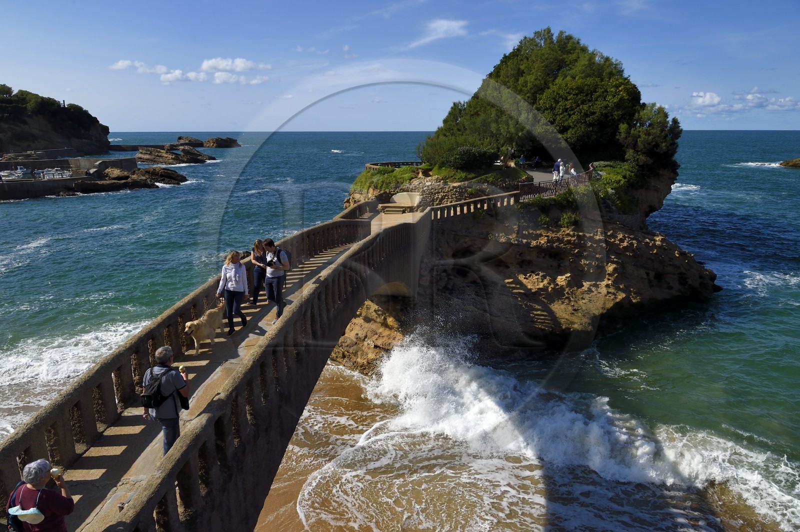 France, Pyrénées-Atlantiques (64), Pays-Basque, Biarritz, le rocher du Basta non loin du Port des Pecheurs