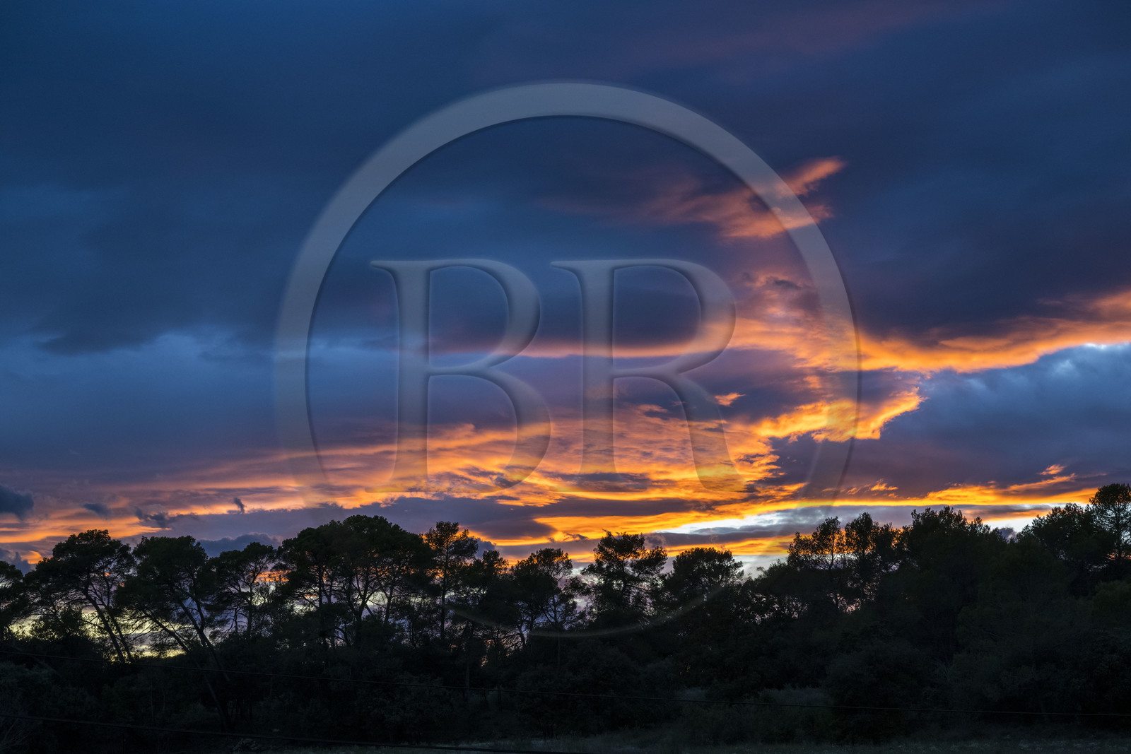 France, Gard (30), Bagard, coucher de soleil sur nuages
