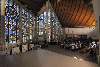 France, Seine-Maritime (76), Rouen, l'église Sainte-Jeanne-d'Arc, lieu de conservation des vitraux de l’ancienne église Saint-Vincent détruite en 1944