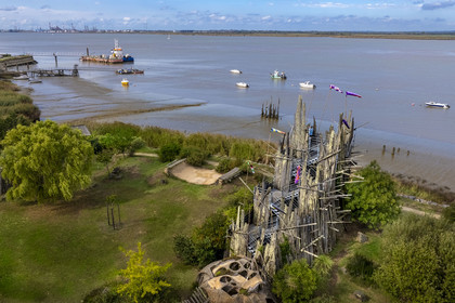France, Loire-Atlantique (44), Paimboeuf, collection d'art contemporain à ciel ouvert Estuaire, Le Jardin Etoilé réalisé par l’architecte artiste paysagiste Kinya Maruyama sur les rives de la Loire (vue aérienne)