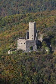 France, Bas-Rhin (67), le château de Ortenbourg dans la forêt des Vosges (photo aérienne)