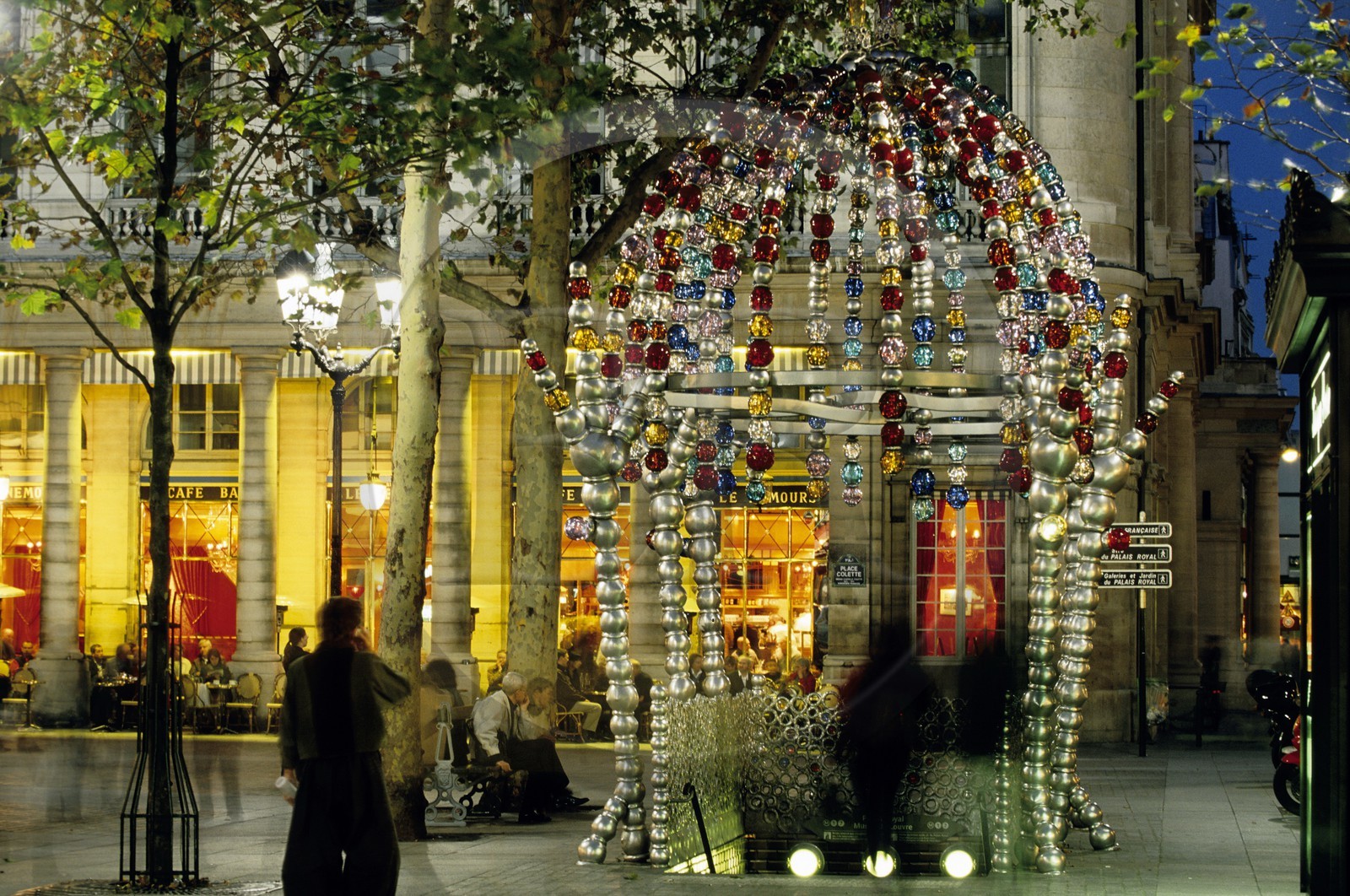 France, Paris (75), place du Palais Royal, bouche de métro stylisée de l'artiste Jean-Michel Othoniel