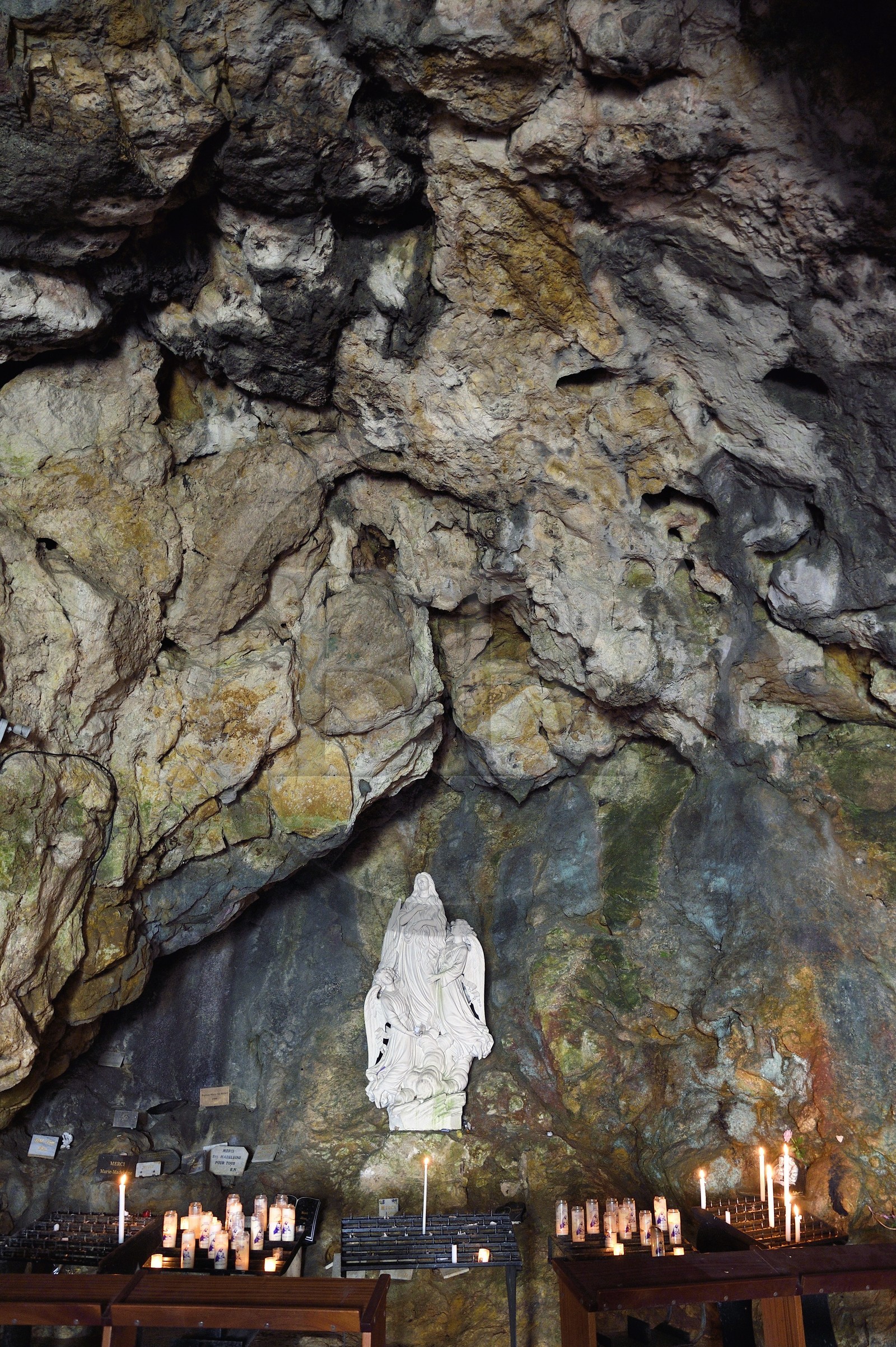 France, Var (83), France, Var (83), Plan-d'Aups-Sainte-Baume, parc naturel régional de la Sainte-Baume, massif de la Sainte-Baume, la grotte sanctuaire de Sainte Marie-Madeleine, statue représentant Marie-Madeleine élevée par les anges