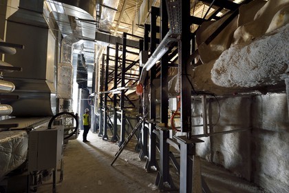 France, Dordogne (24), Montignac, chantier du futur Centre International de l'Art pariétal de Montignac-Lascaux (Lascaux 4), l'envers du décor de la grotte reconstituée par l’Atelier des Fac-Similés du Périgord (AFSP) et la climatisation qui va maintenir la température constamment à 14°C