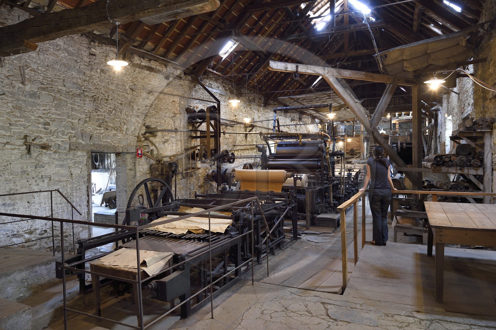 France, Dordogne (24), Périgord Noir, Payzac, ancienne Papeterie de Vaux, Ecomusée Européen du papier de paille, piles hollandaises et cylindres chauffants, la production de la papeterie de Vaux consistait en la fabrication de papier de paille de seigle, principalement utilisé dans l'alimentation et l'emballage