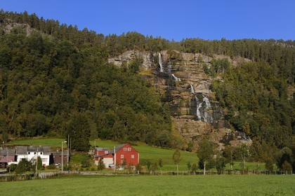 Norvège, Hordaland, Voss, cascade de Tvine (Tvindefossen)