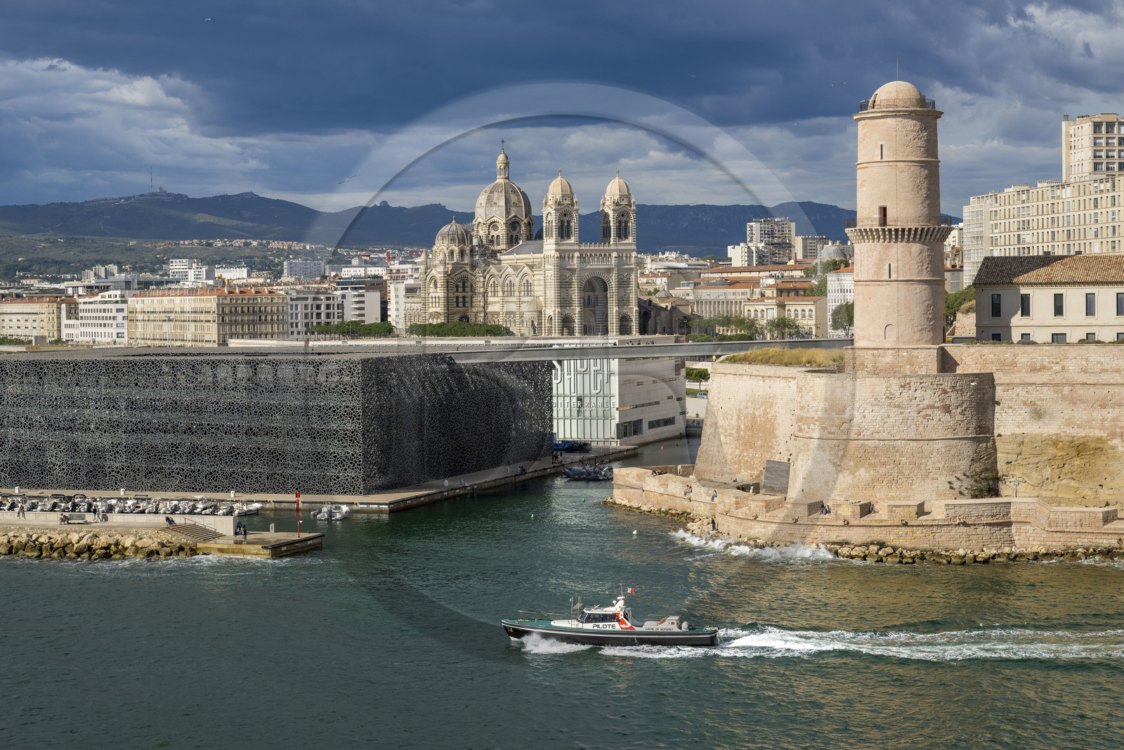 France, Bouches-du-Rhône (13), Marseille, Mucem (Musée des civilisations de l'Europe et de la Méditerranée) par les architectes Rudy Ricciotti et R. Carta, le Fort Saint Jean et la cathédrale La Major