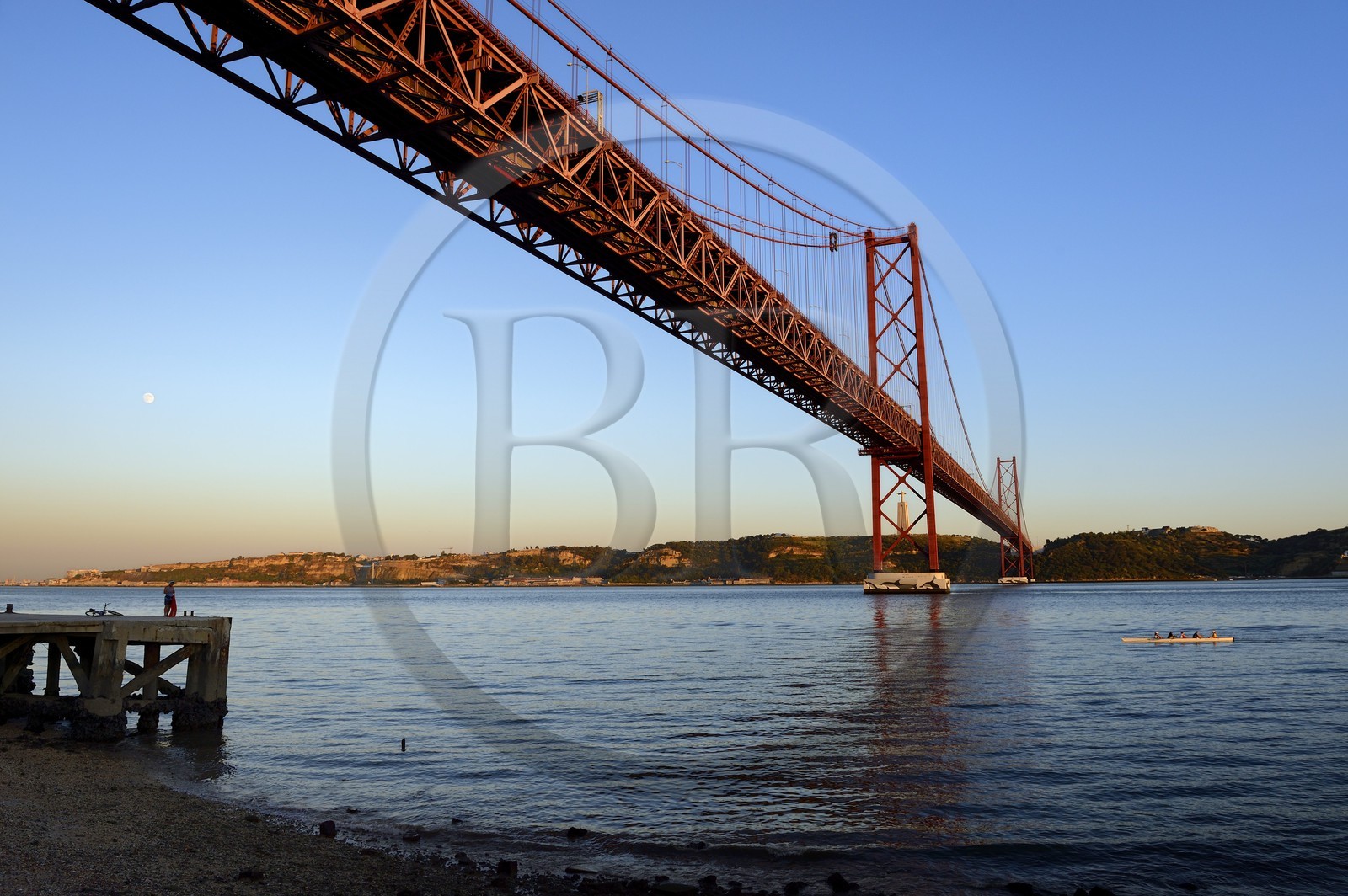 Portugal, Lisbonne, le pont du 25 de Abril sur le Tage
