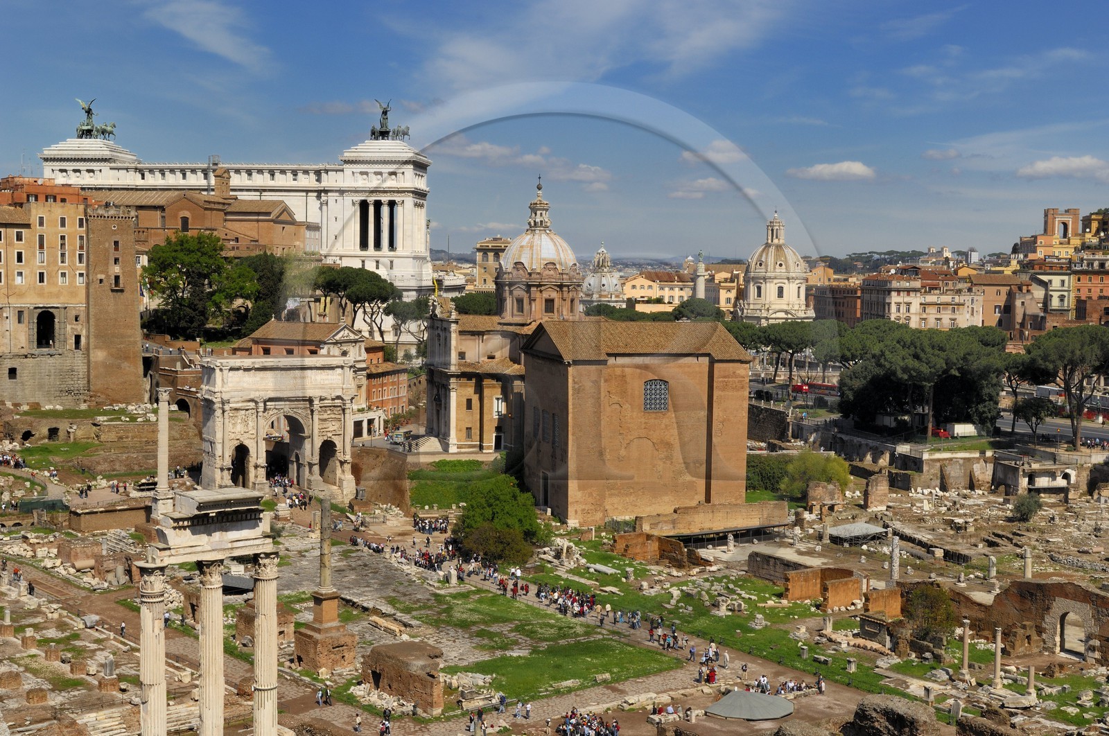 Italie, Latium, Rome, centre historique classé Patrimoine Mondial de l'UNESCO, le forum Romain et Arc de triomphe de Septime Sévère (Septimius Severus)