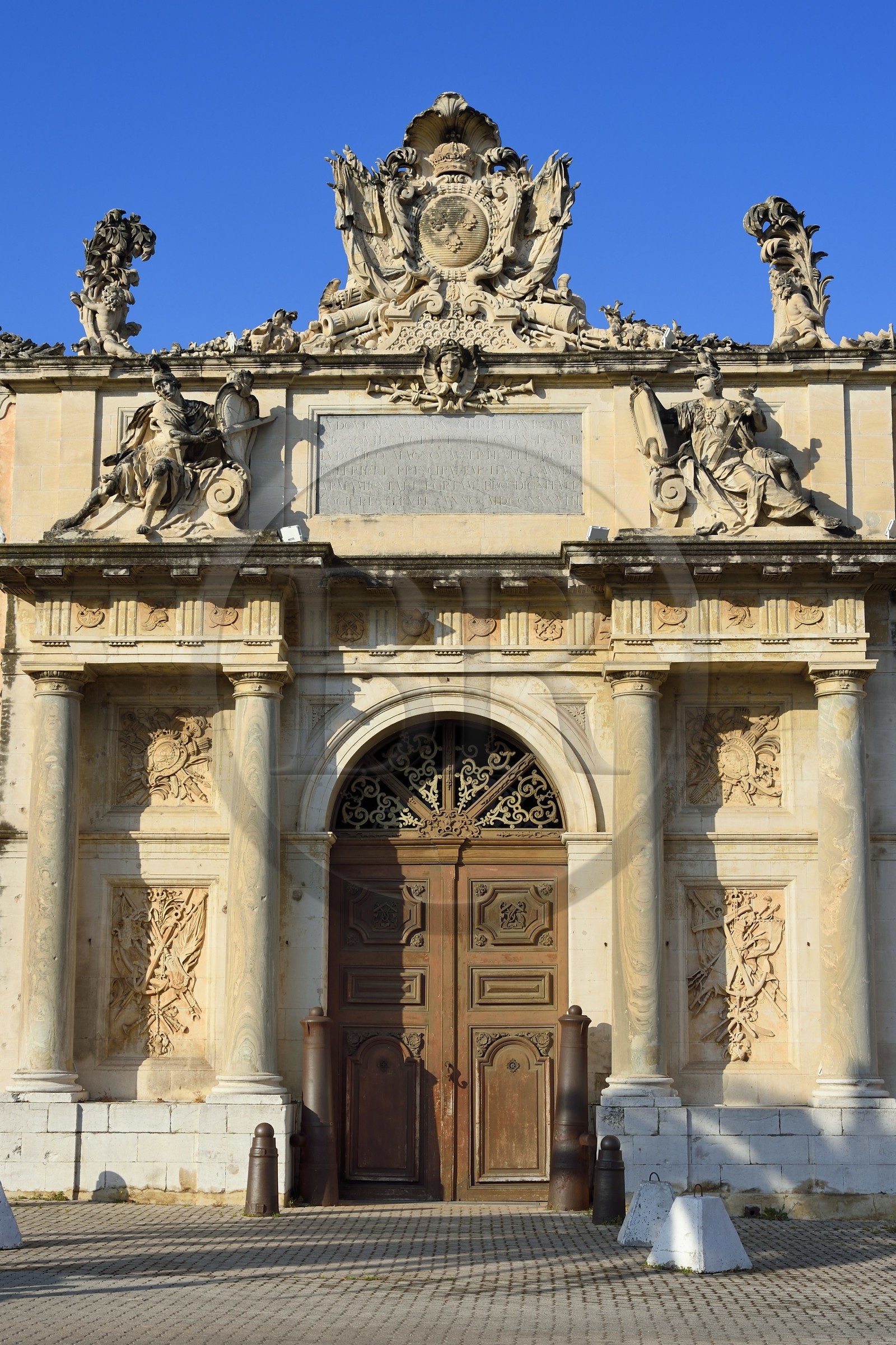 France, Var (83), Toulon, musée national de la Marine, la porte de l'Arsenal construite en 1738 et déplacée pour devenir l'entrée du musée