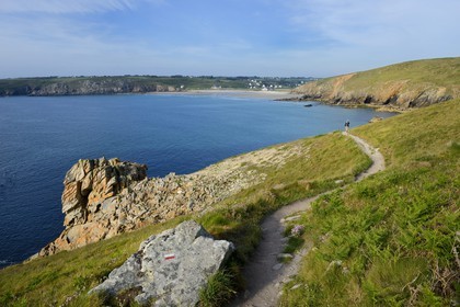 France, Finistere, Iroise Sea, Plogoff, Baie des Trepasses, between the Pointe du Raz and the Pointe du Van in the background, GR 34 trail