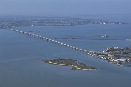 France, Charente-Maritime (17), viaduc d'Oléron et Fort Louvois (Fort Chapus)  (vue aérienne)