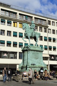 Suède, Västra Götaland, Göteborg (Gothenburg), statue équestre du roi Charles IX place Ostra Larmgatan