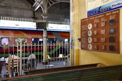 Sri Lanka, Province d'Uva, Gare de Badulla, tableau d'affichage des horaires