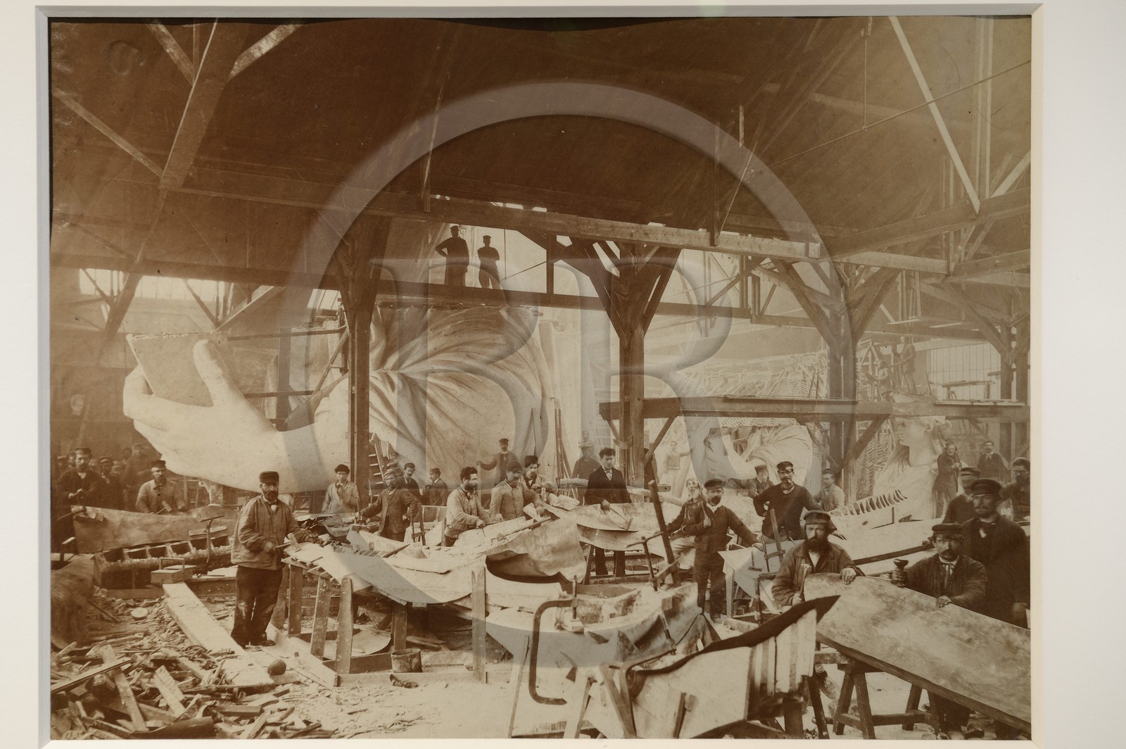 France, Haut-Rhin (68), Colmar, le Musée et maison natale de Bartholdi, photo de la statue de la Liberté en construction aux ateliers Gaget-Gauthier au 25 de la rue de Chazelles à Paris