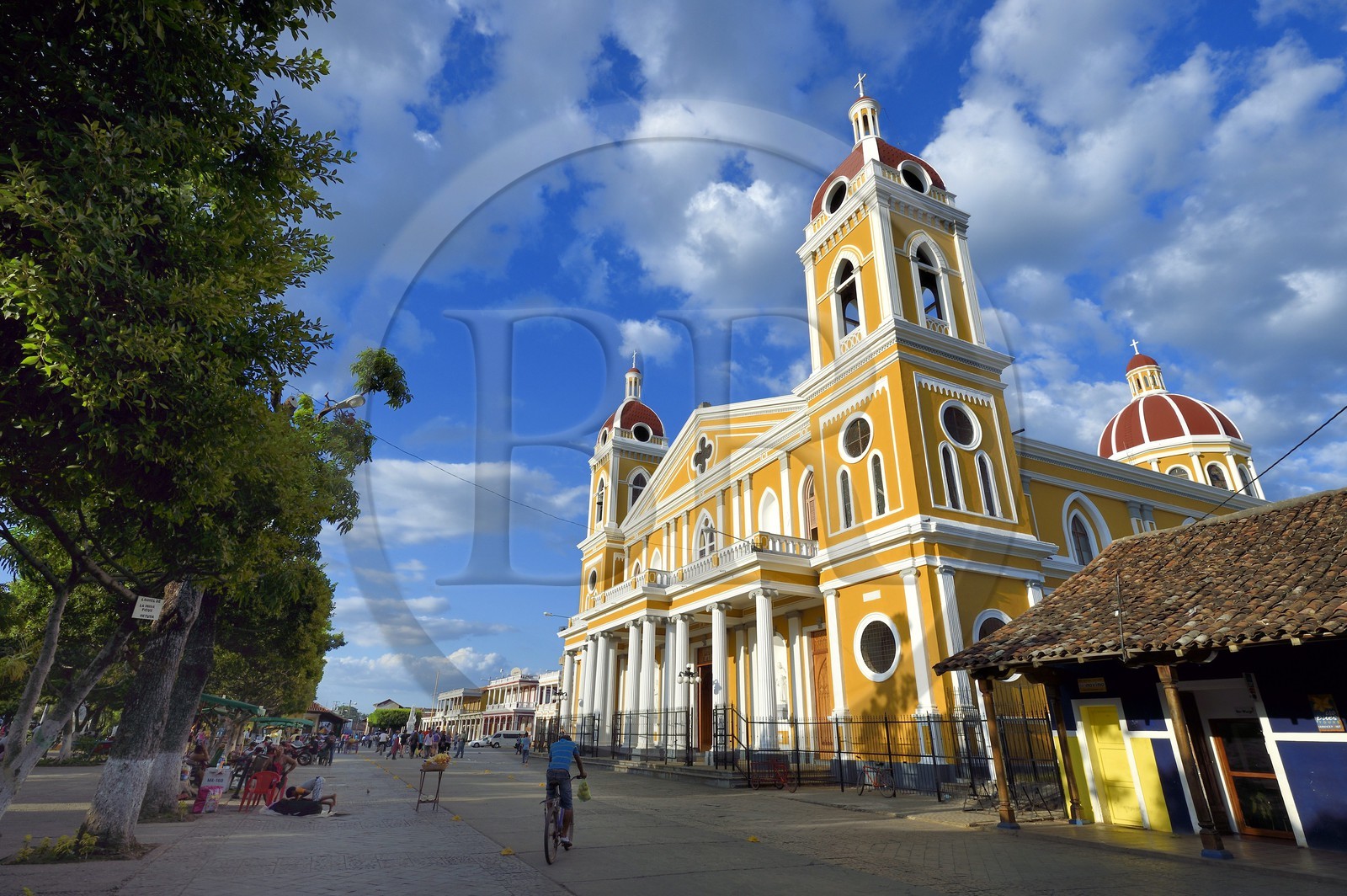 Nicaragua, Granada, parque Central (Parque Colon), the cathedral
