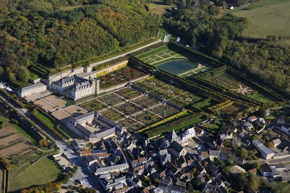 France, Indre-et-Loire (37), Vallée de la Loire classée Patrimoine Mondial de l' UNESCO, le château et les jardins de Villandry (vue aérienne)