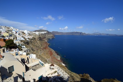Grèce, Les Cyclades, mer Égée, île de Santorin (Thira ou Théra), le village de Oia qui surplombe la Caldera