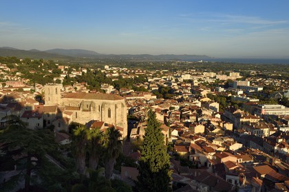 France, Var (83), Hyères, la Collégiale Saint Paul dominant la vieille ville