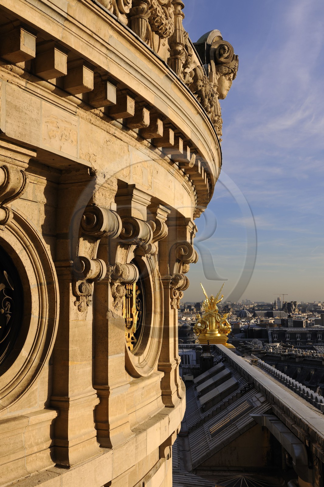 France, Paris (75), l'Opéra Garnier, les toits avec le coté d'une rotonde