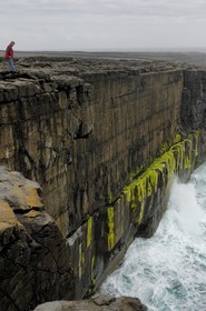 Republic of Ireland, County Galway, Aran Islands, Inishmaan, cliffs to the south of the island