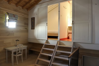 France, Saône et Loire (71), Cluny, Chambres d’hôtes de charme Claire BOUVROT au 6 place du Marché