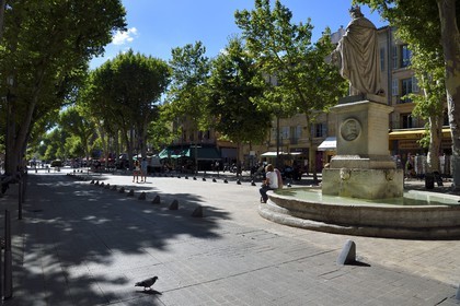 France, Bouches du Rhone, Aix en Provence, Cours Mirabeau, statue of King Rene