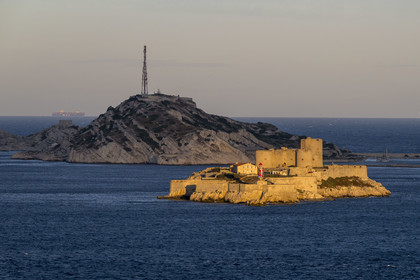 France, Bouches-du-Rhône (13), Marseille, Parc National des Calanques, Archipel des Iles du Frioul, le chateau d'If au petit matin