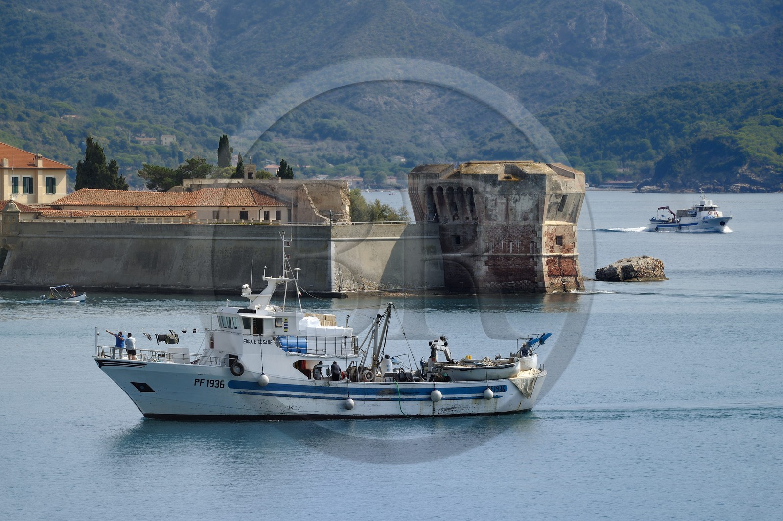 Italie, Toscane, l’Ile d’Elbe, Portoferraio, la Tour Torre del Martello à l'entrée du vieux Port