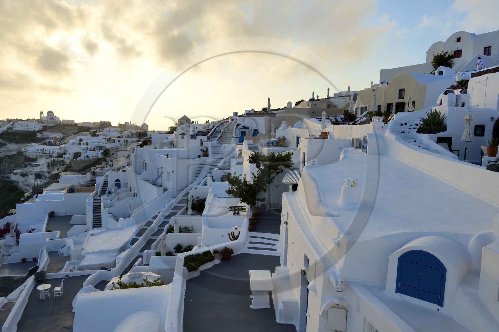 Grèce, Les Cyclades, mer Égée, île de Santorin (Thira ou Théra), village de Oia, l'hôtel Relais & Châteaux Kirini Suites & Spa