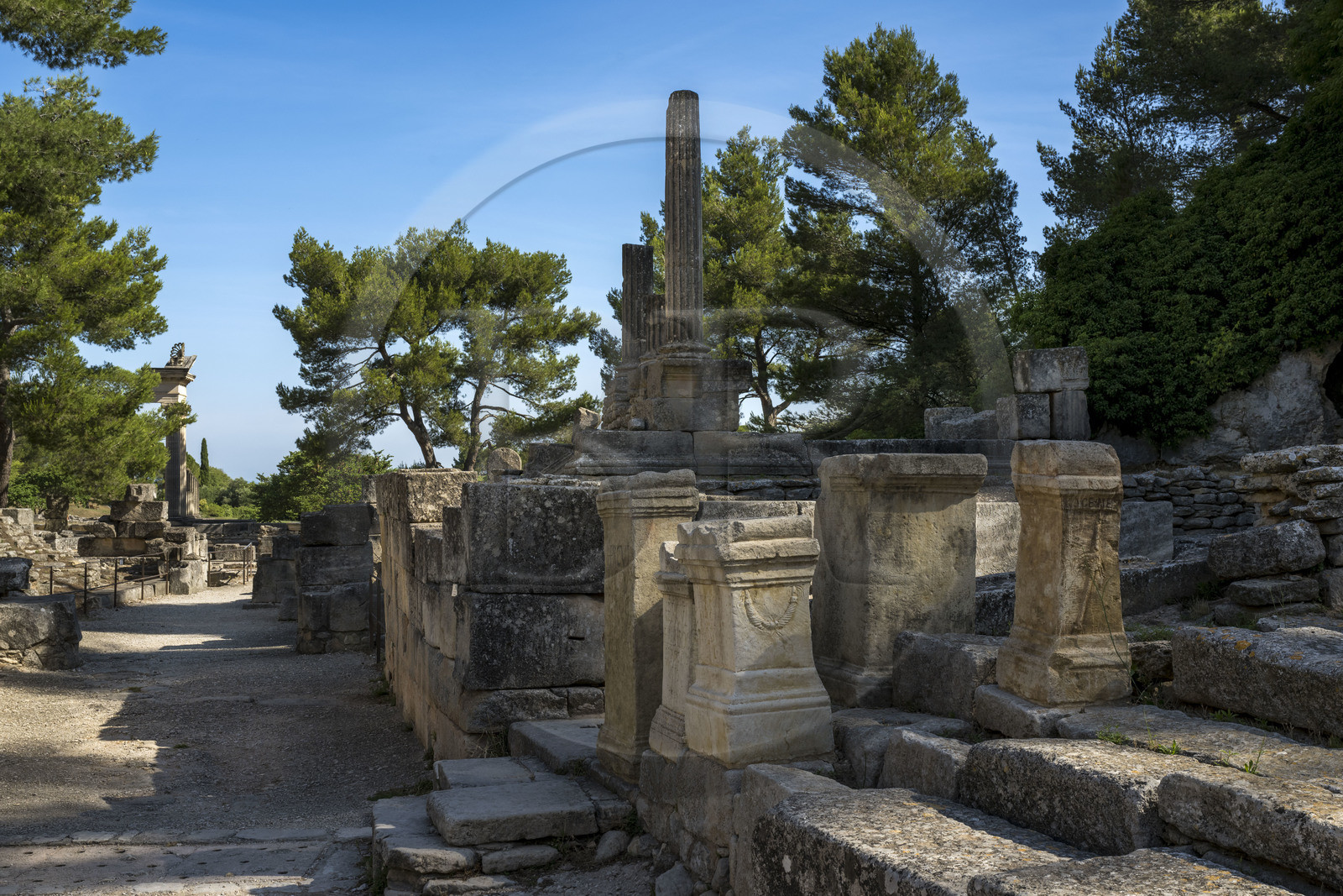 France, Bouches-du-Rhône (13), Parc Naturel Régional des Alpilles, Saint-Rémy-de-Provence, site archéologique de Glanum, quartier de la source sacrée, autels votifs dédiés à Hercule qui a succédé au Dieu Glan