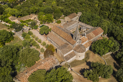 France, Var (83), Le Thoronet, abbaye cistercienne du XIIe siècle (vue aérienne)