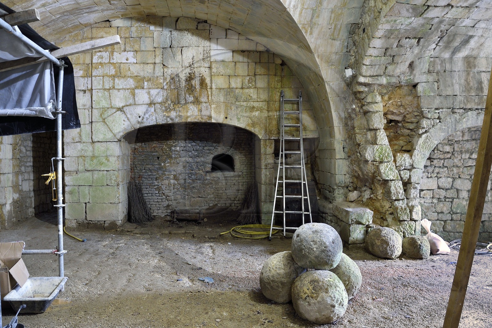 France, Charente-Maritime, Saintonge, Taillebourg, cellar under the remains of the medieval castle and historic stone cannonballs for trebuchet
