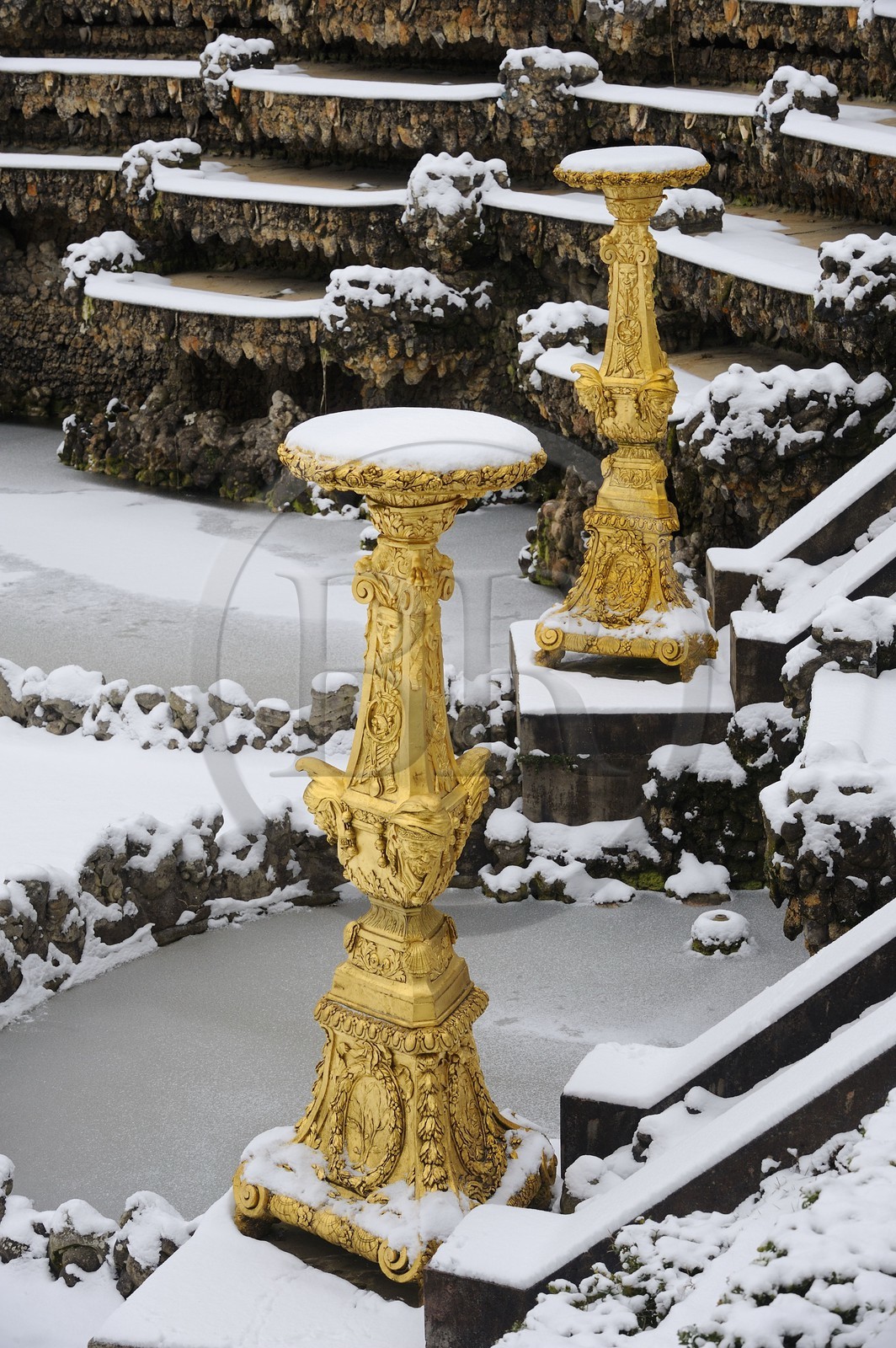 France, Yvelines (78), parc du château de Versailles sous la neige, classé Patrimoine Mondial de l'UNESCO, le Bosquet de la Salle de Bal