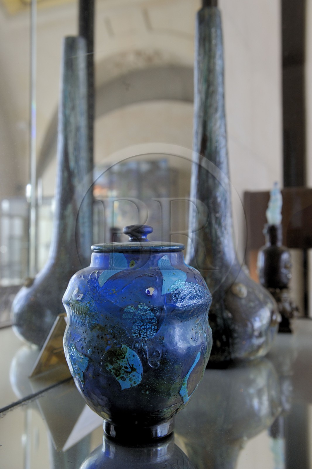 France, Paris (75), le musée d'Orsay, vase à décor marin par Émile Gallé 1900