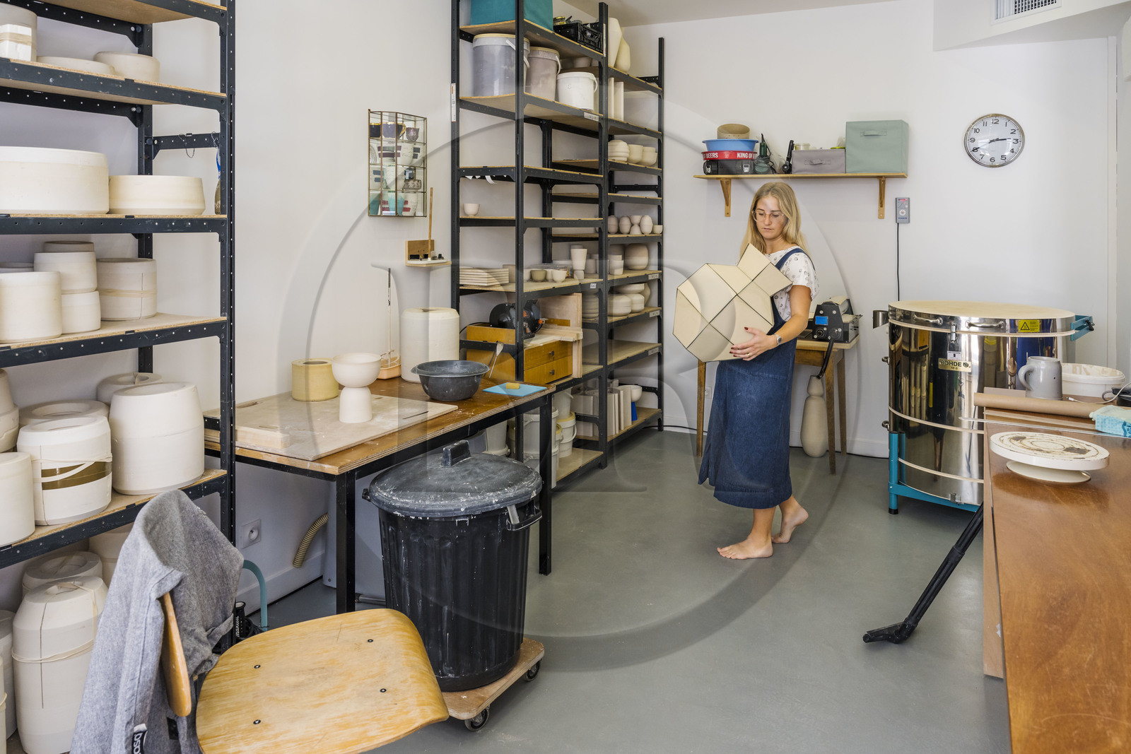 France, Alpes-Maritimes (06), Vallauris, la céramiste Maureen Stengel-Guillot de l'atelier MSG Céramique