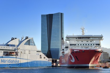 France, Bouches-du-Rhône (13), Marseille, Zone Euroméditerranée, Grand Port Maritime, quartier des Docks, tour CMA CGM de l'architecte Zaha Hadid