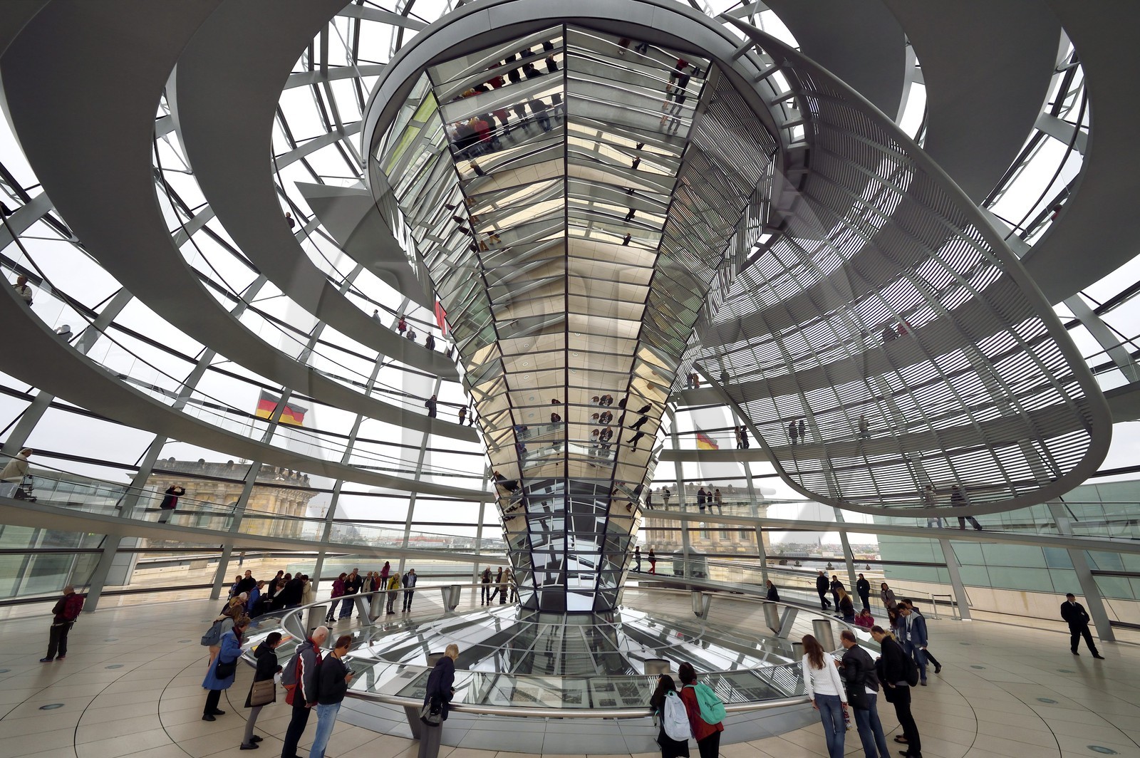 Allemagne, Berlin, Reichstag, dome en verre du Bundestag (parlement allemand depuis 1999) de l'architecte Sir Norman Foster