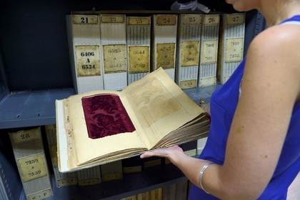 France, Rhône (69), Lyon, quartier de la Croix-Rousse, Manufacture de soieries Prelle, les archives comptent plusieurs dizaines de milliers de documents, livre de patron