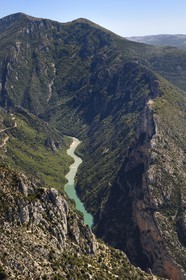 Var (83) rive gauche et Alpes-de-Haute-Provence (04) rive droite, Parc Naturel Régional du Verdon, le Grand Canyon des Gorges du Verdon entre Le Galetas et le Cirque de Vaumale en arrière plan (vue aérienne)
