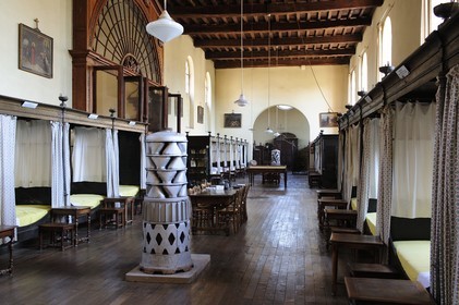 France, Saône et Loire (71), Louhans, grande salle commune de l'Hôtel-Dieu