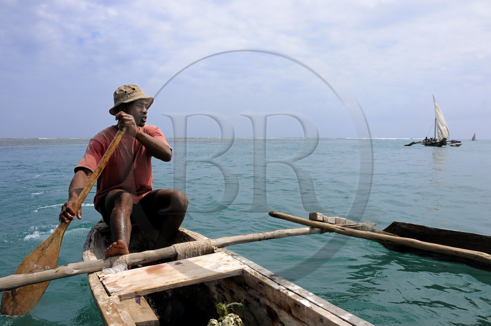 Tanzania, Zanzibar Archipelago, Unguja island (Zanzibar), southeast coast, Bwejuu, fisherman on a dhow (traditional Arab sailing vessel)