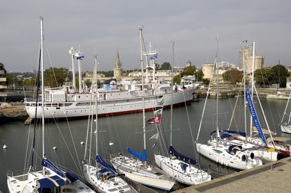 France, Charente-Maritime (17), La Rochelle, l'ancien Bassin des Chalutiers, le France 1 du musée maritime