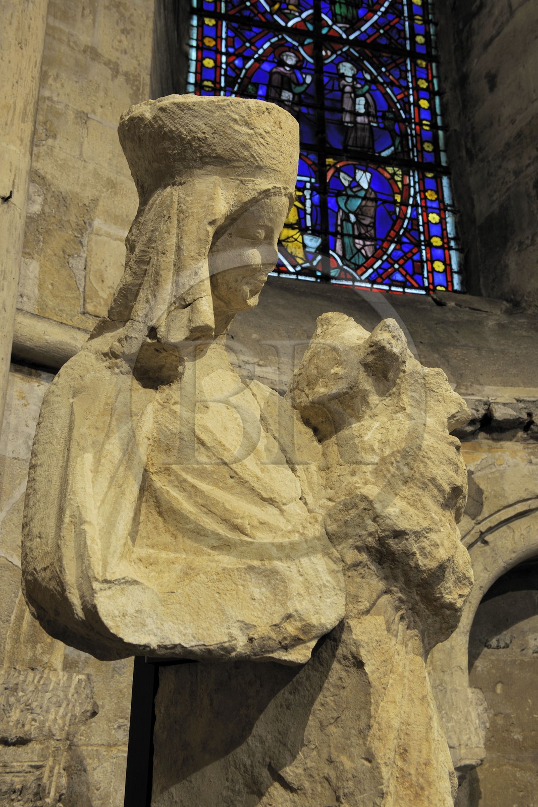 France, Paris (75), église Saint-Germain-des-Prés, Vierge à l'Enfant dite Vierge au sourire, statue inachevée du 13ème siècle
