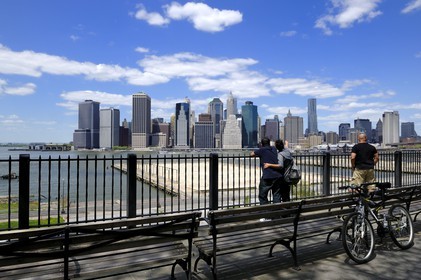 Etats-Unis, New York, Downtown Manhattan vue de la promenade à  Brooklyn
