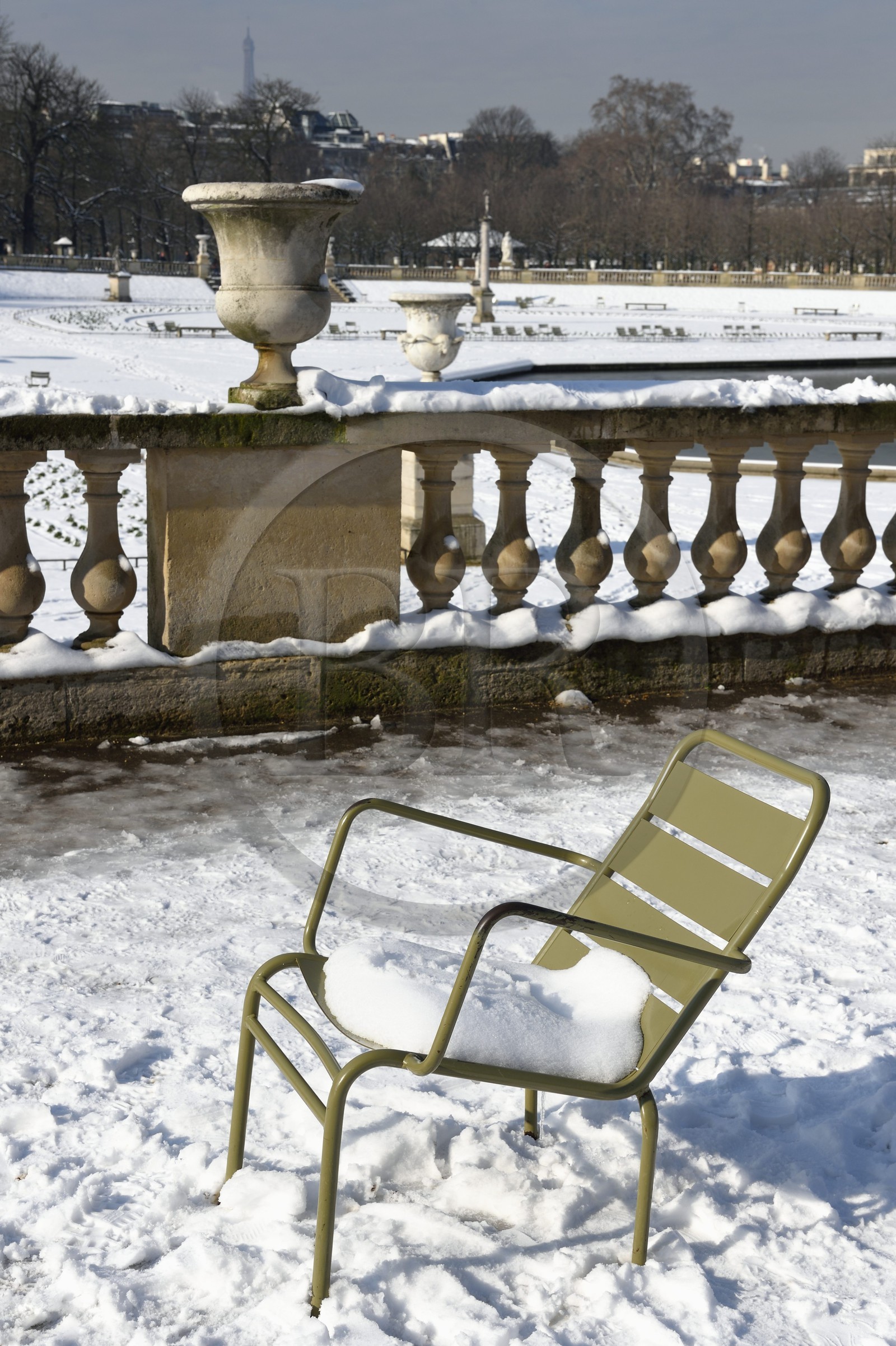 France, Paris (75), quartier Saint-Michel, le jardin du Luxembourg, chaises