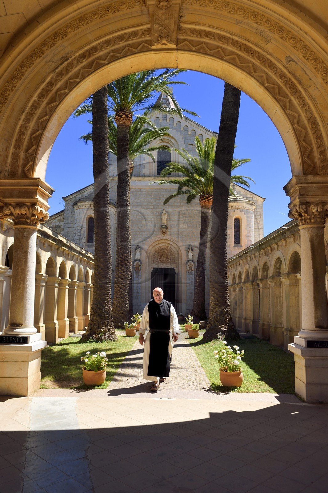 France, Alpes-Maritimes (06), Cannes, Iles de Lérins, Ile de Saint-Honorat, Abbaye de Lérins, l'église abbatiale et le monastère