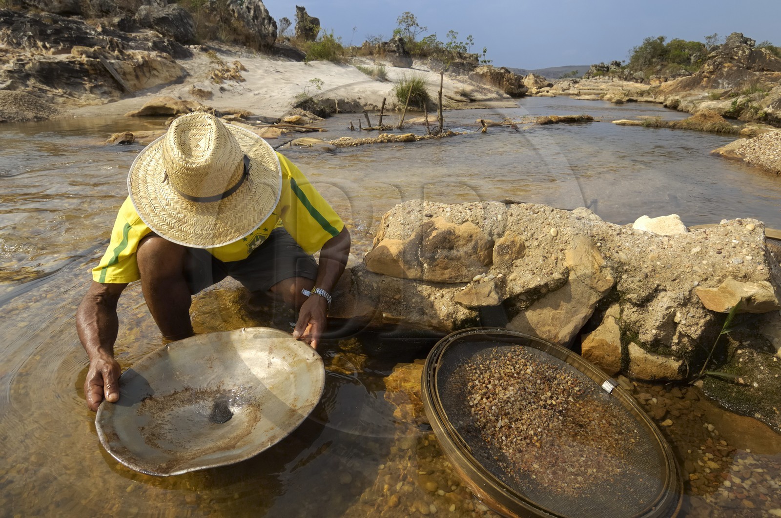 Brazil, Minas Gerais state, Diamantina, garimpero, gold prospecter in a river (Gold Route, Estrada Real)